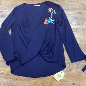 5‎ for $25 University club collection embroidered navy top